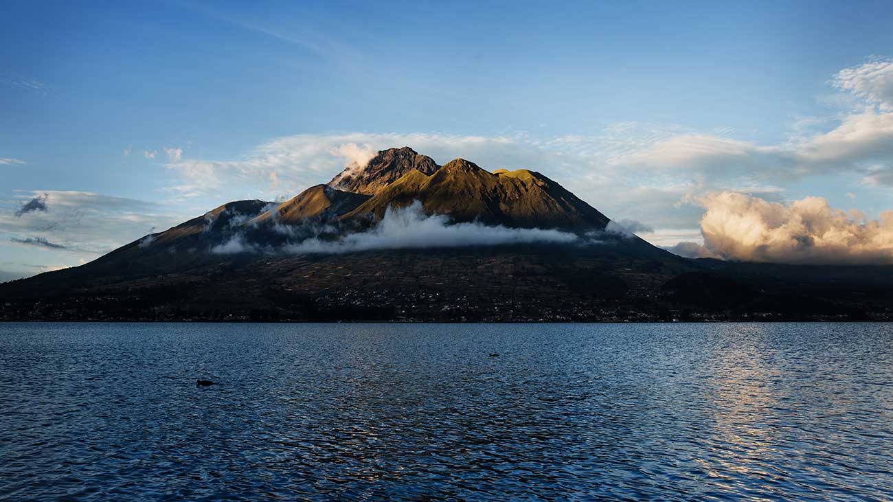 Lake Ecuador | Beautiful Scenic Photo of Island