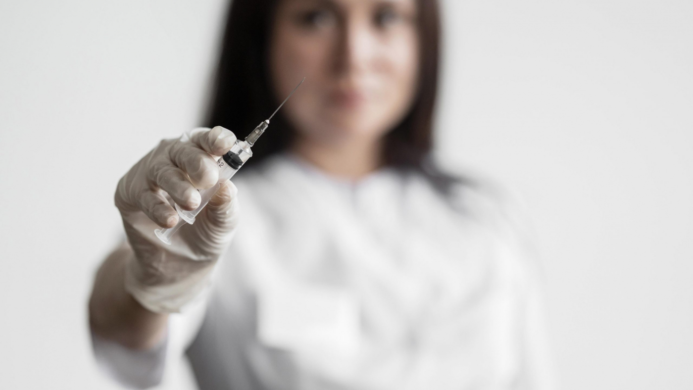 doctor-preparing-medical-vaccine