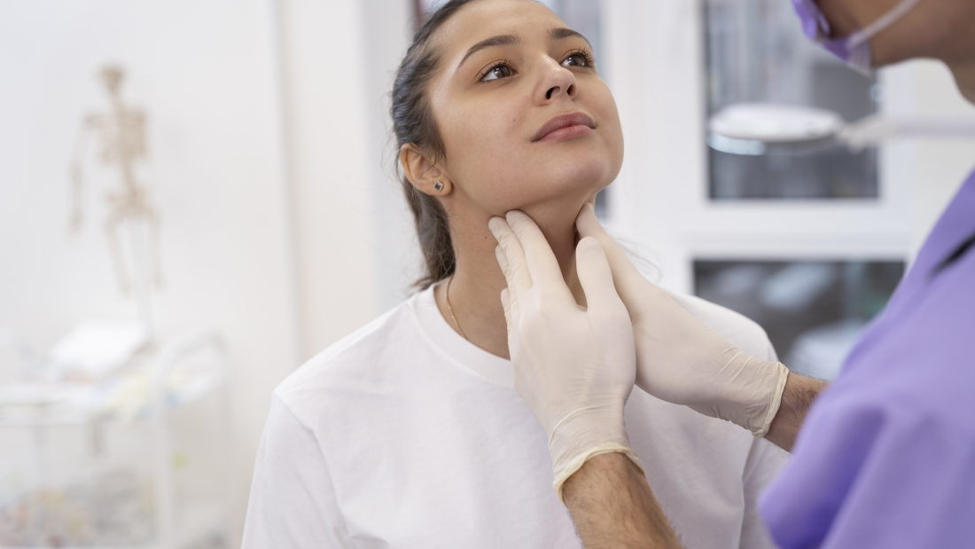 Examen del tiroides para el diagnóstico de trastornos endocrinos
