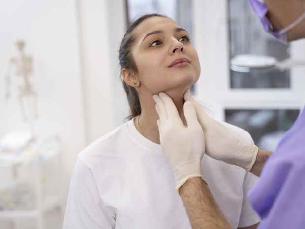 Thyroid examination for endocrine disorder diagnosis